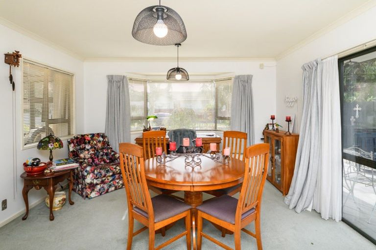 Photo of property in 18 Winston Avenue, Hokowhitu, Palmerston North, 4410