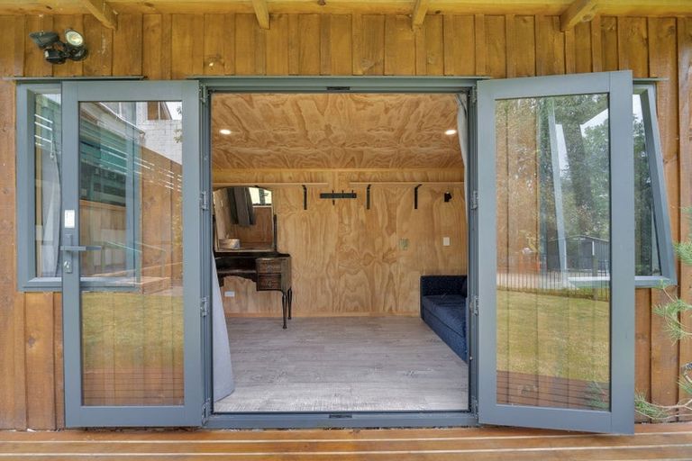 Photo of property in 100b Grand Vue Road, Kawaha Point, Rotorua, 3010