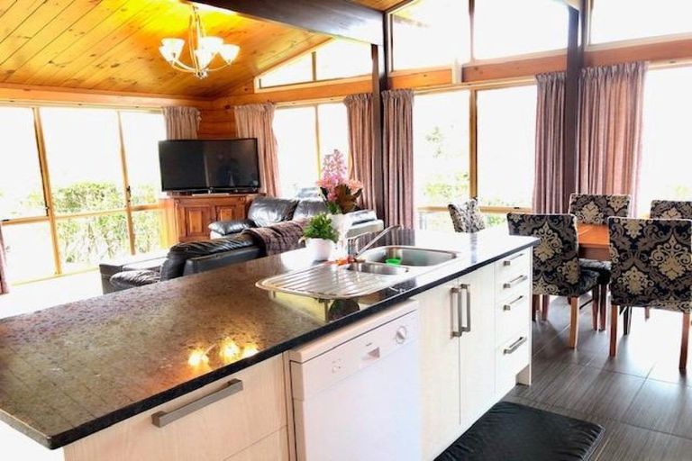 Photo of property in 130 Hutchinsons Road, Bucklands Beach, Auckland, 2014