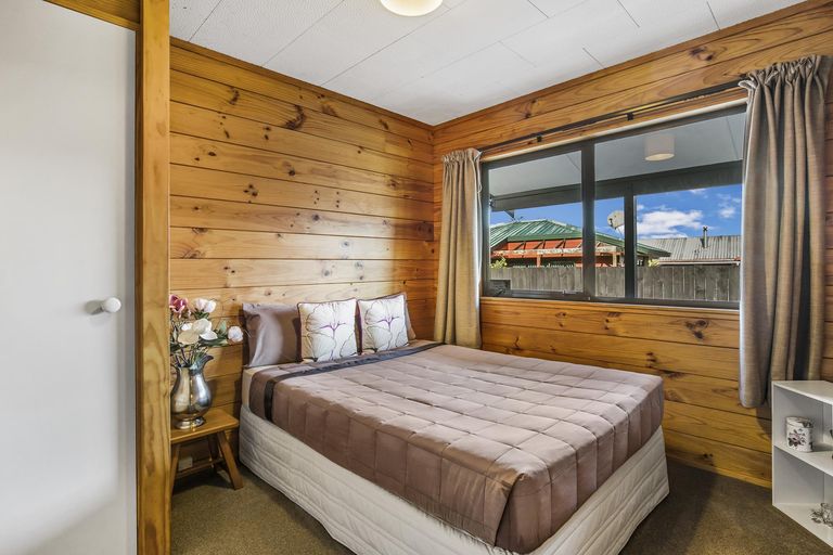 Photo of property in 11 Coolen Place, Tuakau, 2121