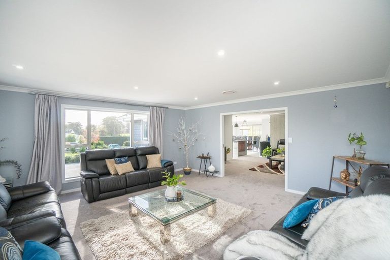 Photo of property in 2 Tutakarae Road, Kelvin Grove, Palmerston North, 4470