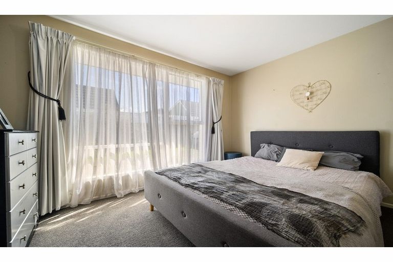 Photo of property in 2/59 Winters Road, Redwood, Christchurch, 8051