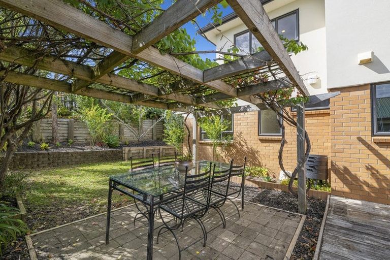 Photo of property in 26 Black Teal Close, Unsworth Heights, Auckland, 0632