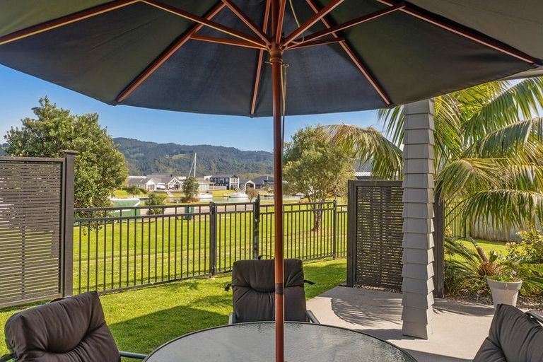 Photo of property in 18 Roseberry Place, Whitianga, 3510