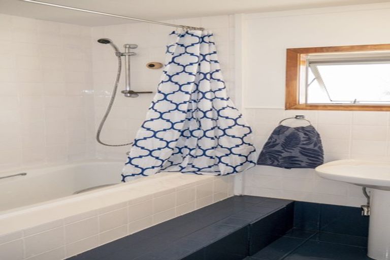 Photo of property in 14 Log Race Road, Piha, New Lynn, 0772