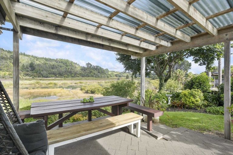Photo of property in 106 Whitby Place, Whangamata, 3620