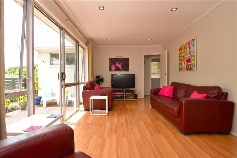 Photo of property in 5/72 Portage Road, New Lynn, Auckland, 0600