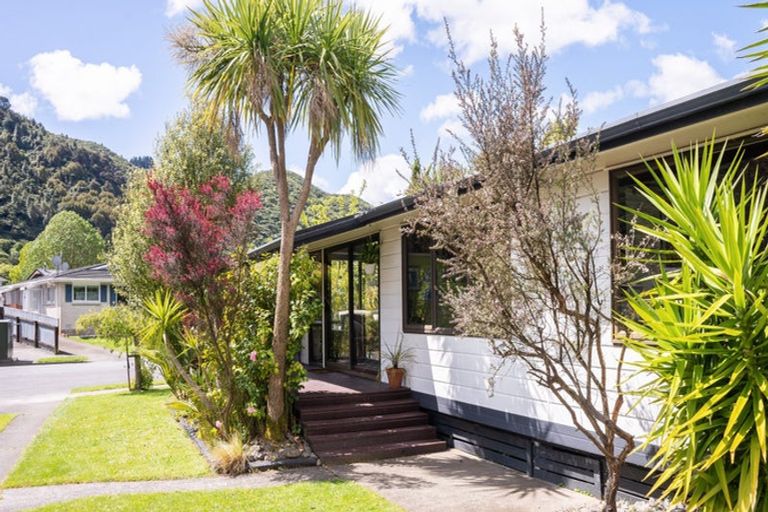 Photo of property in 17 Denver Grove, Totara Park, Upper Hutt, 5018