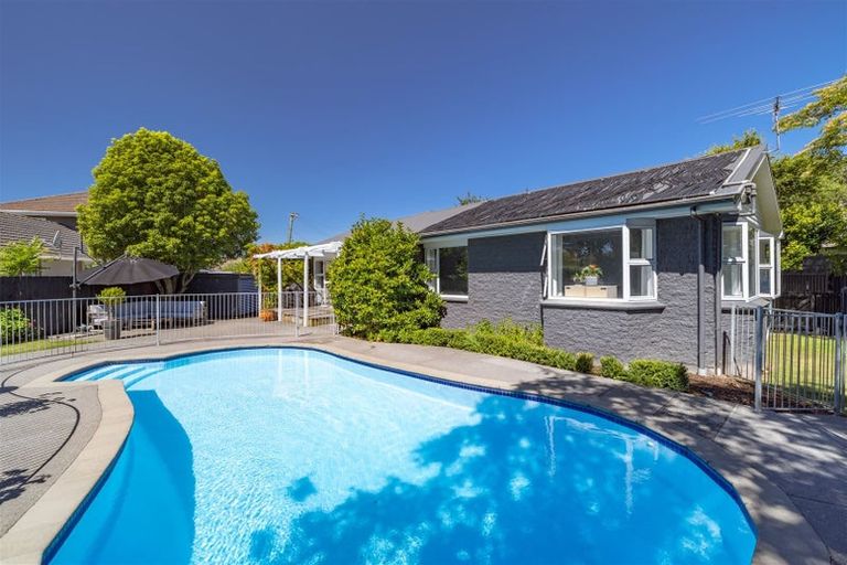 Photo of property in 15 Dunster Street, Burnside, Christchurch, 8053