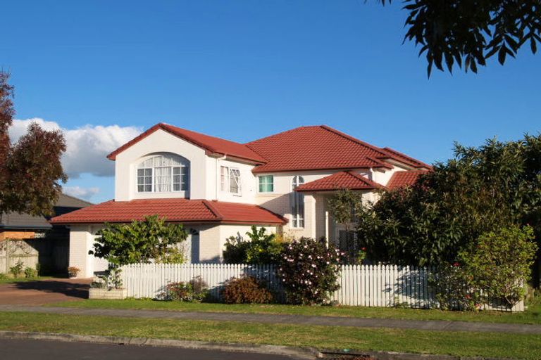 Photo of property in 8 Montecito Place, Golflands, Auckland, 2013