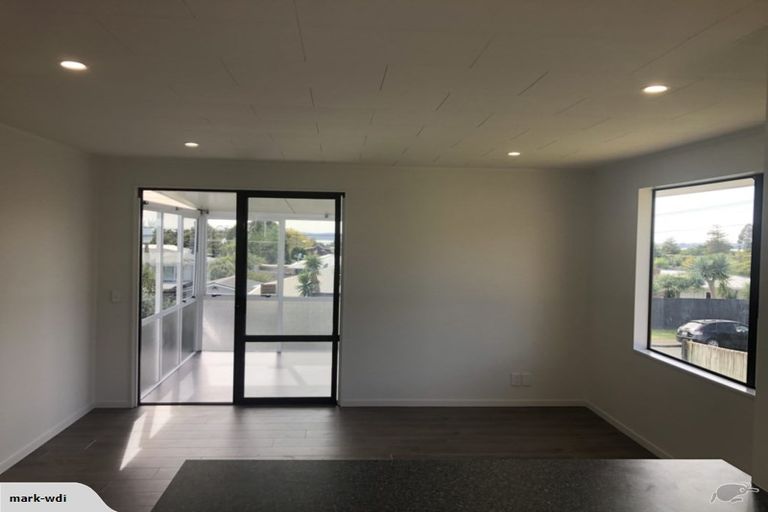 Photo of property in 15 Wakeling Avenue, Te Atatu South, Auckland, 0610