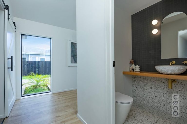 Photo of property in 7 Robert Might Road, Kumeu, 0810