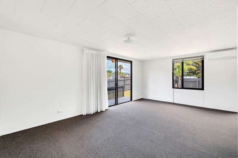 Photo of property in 28 Devonshire Road, Unsworth Heights, Auckland, 0632