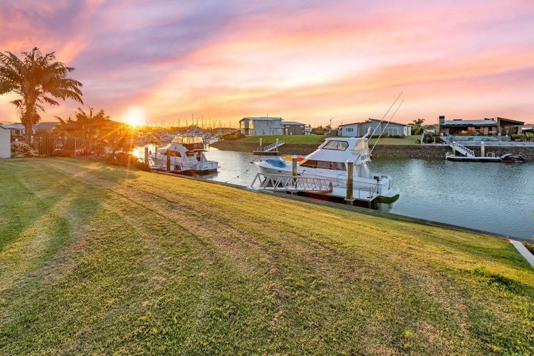 Photo of property in 10 Rauiri Drive, One Tree Point, 0118