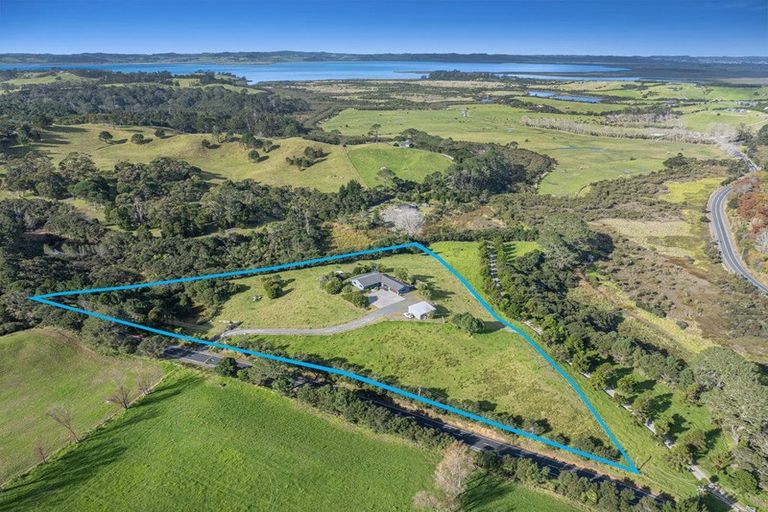 Photo of property in 499 Shelly Beach Road, South Head, Helensville, 0874