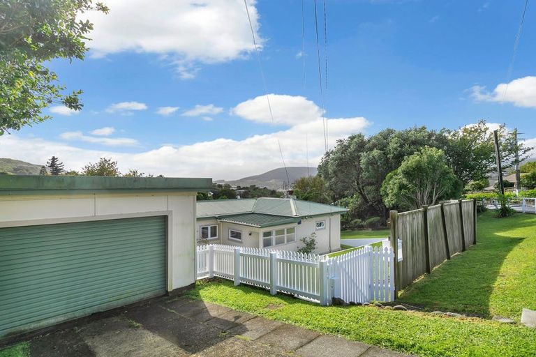 Photo of property in 9 Chester Road, Tawa, Wellington, 5028