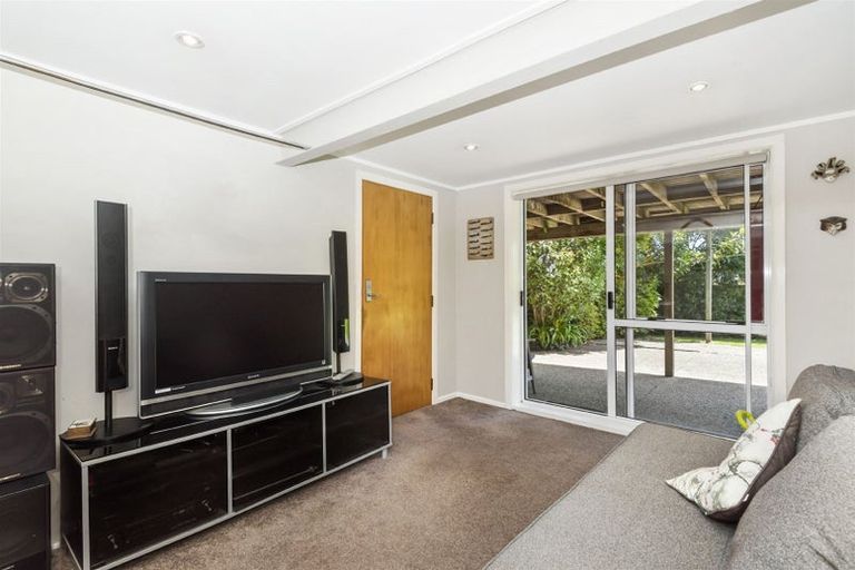 Photo of property in 2 Phillip Parade, Forrest Hill, Auckland, 0620