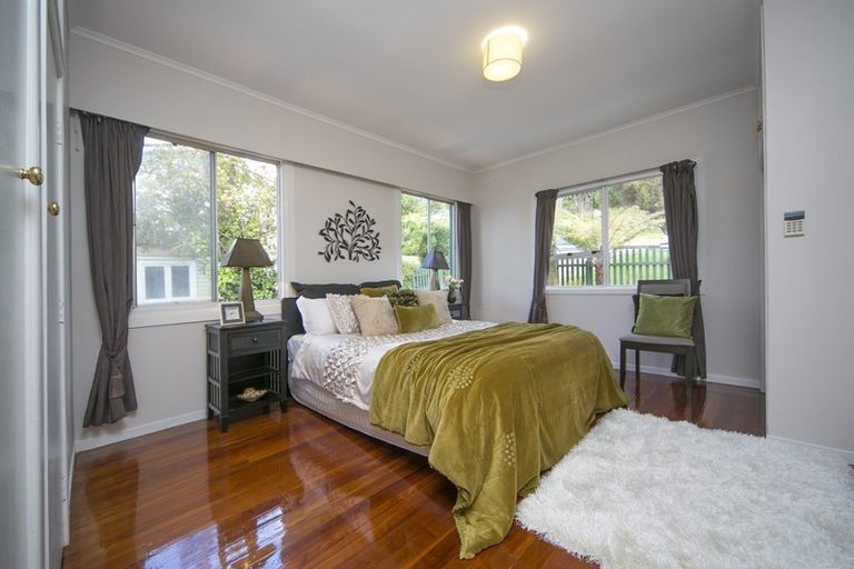 Photo of property in 28 Minnehaha Avenue, Titirangi, Auckland, 0604
