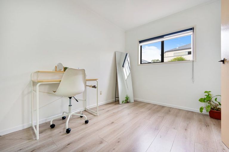 Photo of property in 8 Riverview Road, New Lynn, Auckland, 0600