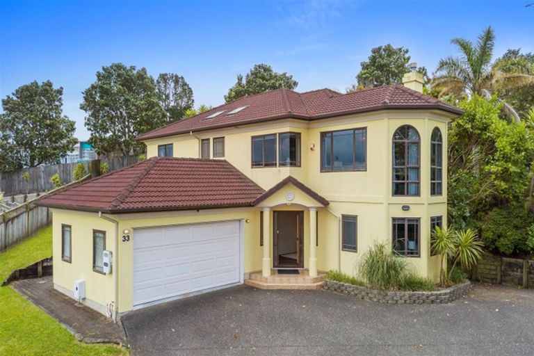 Photo of property in 33 Cricklade Terrace, Windsor Park, Auckland, 0632