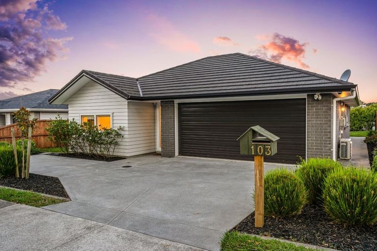 Photo of property in 103 Station Road, Kumeu, 0891