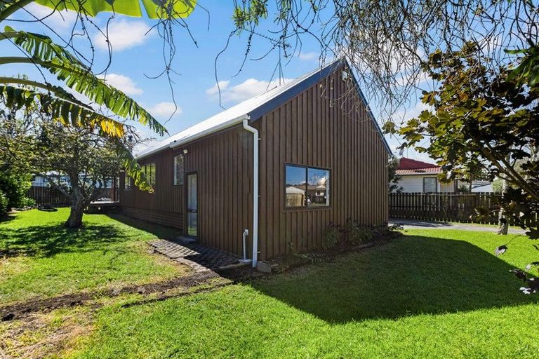 Photo of property in 45 Darren Crescent, Half Moon Bay, Auckland, 2012