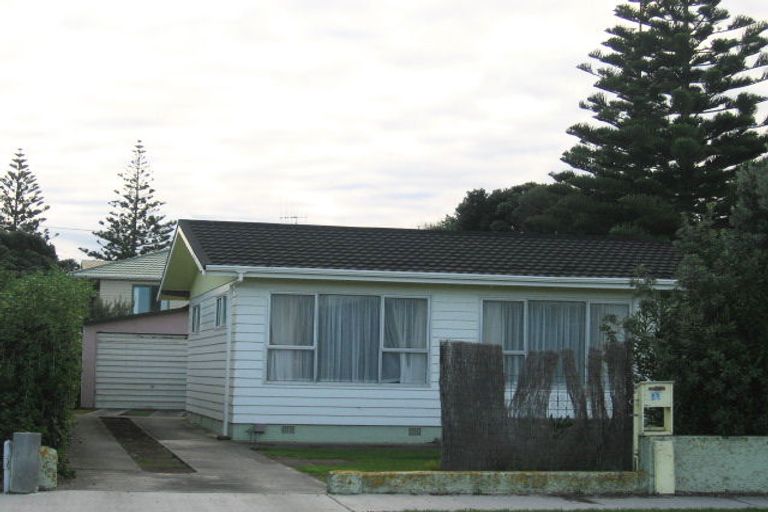 Photo of property in 69 Moana Street, Otaki Beach, Otaki, 5512
