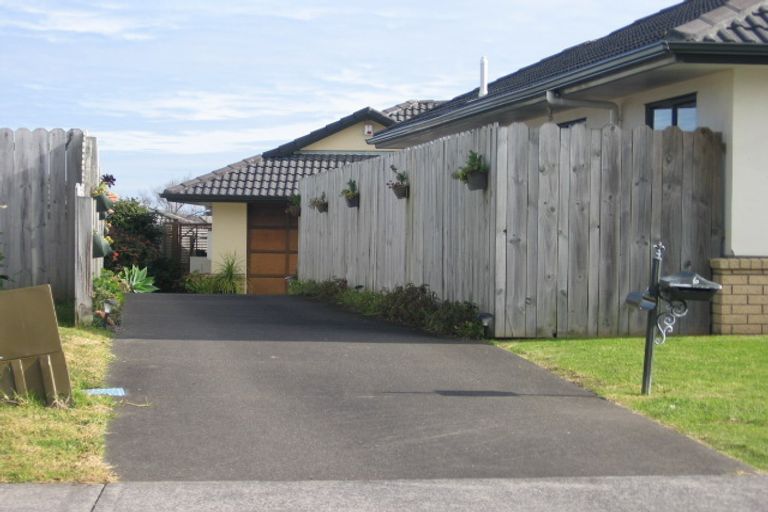 Photo of property in 6 Mohill Place, East Tamaki Heights, Auckland, 2016
