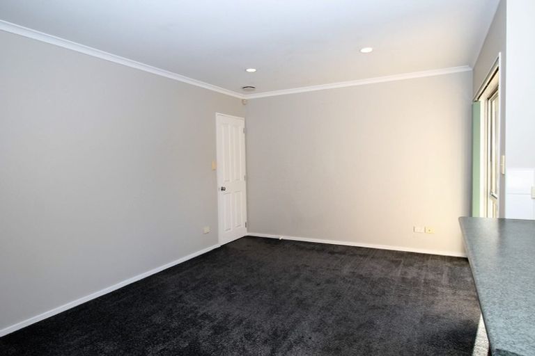 Photo of property in 12 Mellefont Close, East Tamaki Heights, Auckland, 2016