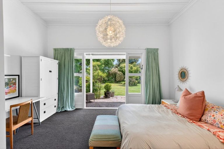 Photo of property in 27 Neeve Road, Taradale, Napier, 4112