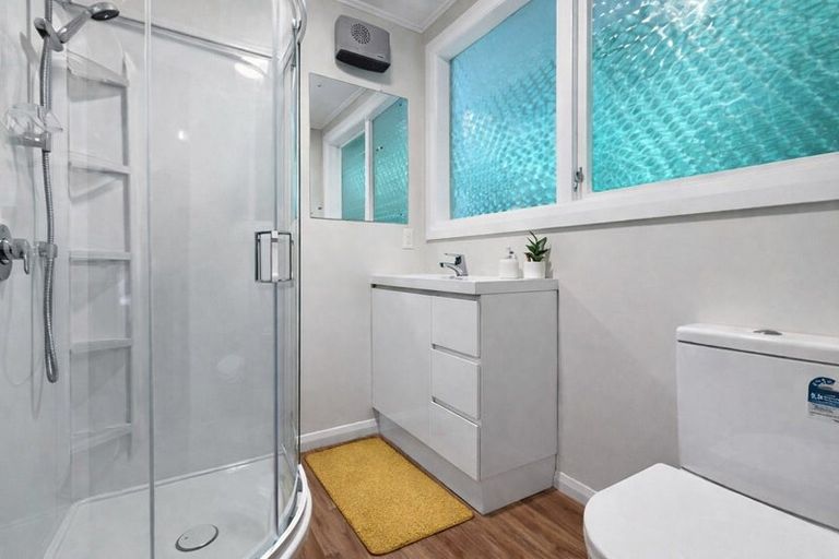 Photo of property in 32 Ngaio Road, Kelburn, Wellington, 6012