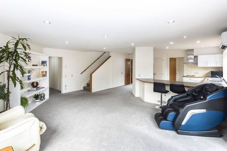 Photo of property in 94 Memorial Avenue, Ilam, Christchurch, 8053