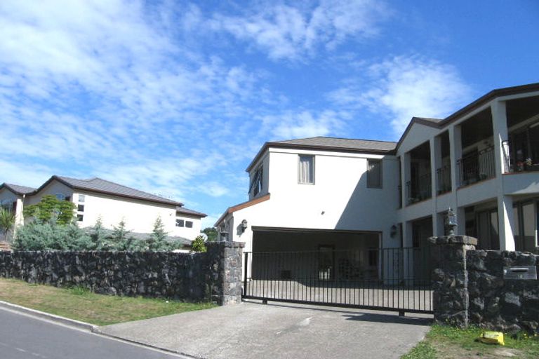 Photo of property in 1 Rosella Place, Murrays Bay, Auckland, 0630