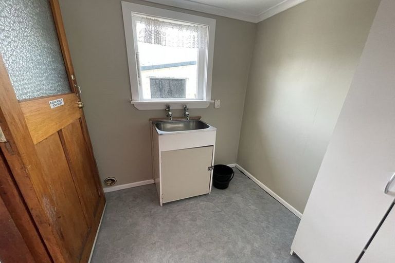 Photo of property in 16 Maude Street, Waimate, 7924