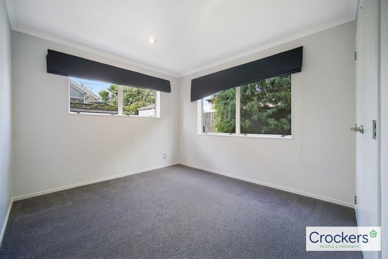 Photo of property in 2/21 The Esplanade, Eastern Beach, Auckland, 2012