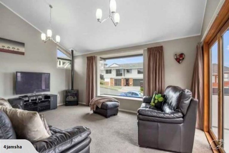 Photo of property in 19 Halladale Road, Papakowhai, Porirua, 5024