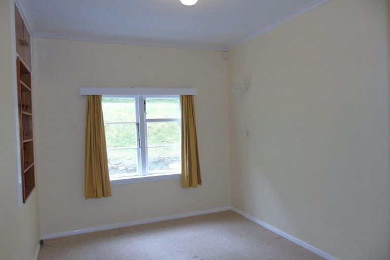 Photo of property in 8 Park Avenue, Tawa, Wellington, 5028