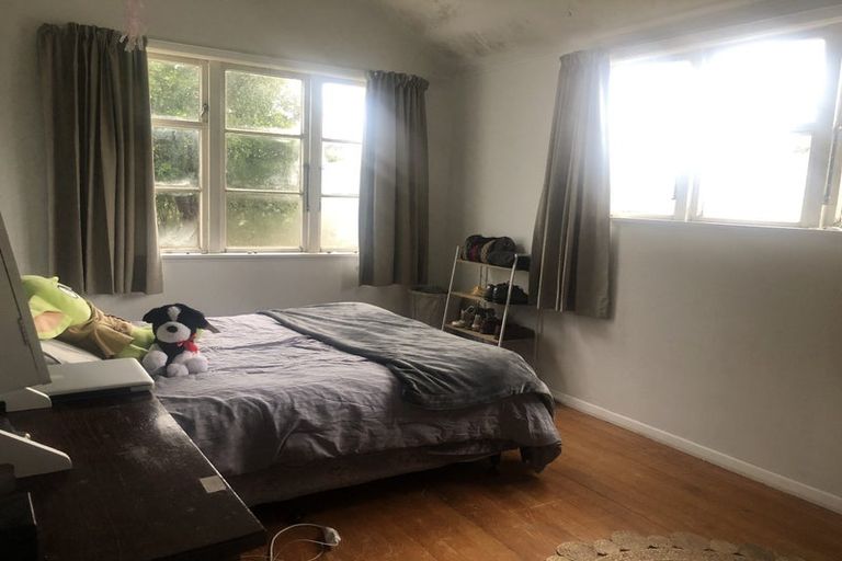 Photo of property in 182 Beach Haven Road, Beach Haven, Auckland, 0626