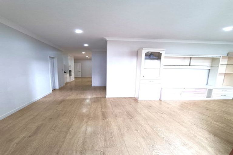 Photo of property in 73 Rosewell Crescent, Flat Bush, Auckland, 2019