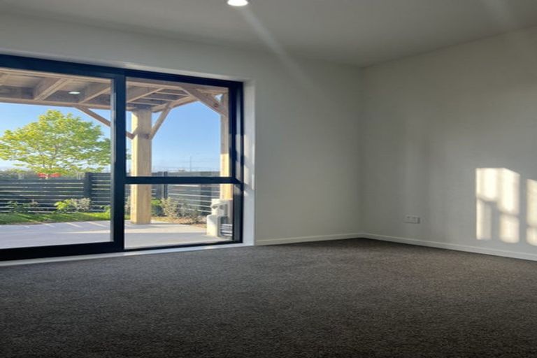 Photo of property in 5 Falcon Crescent, Hobsonville, Auckland, 0618