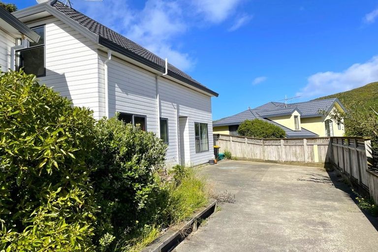 Photo of property in 30a Domanski Crescent, Owhiro Bay, Wellington, 6023