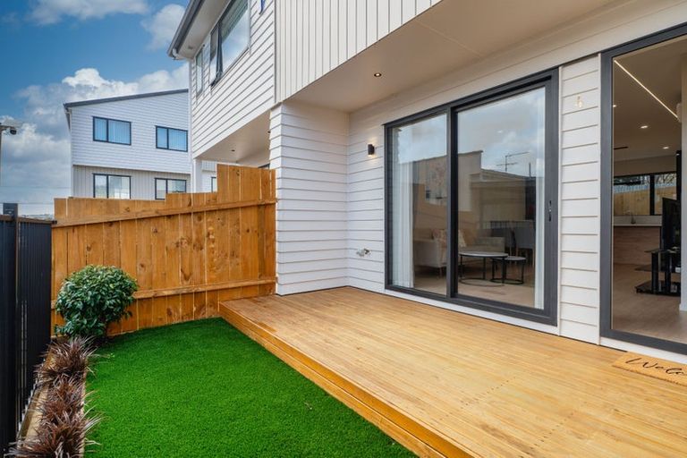 Photo of property in 4/16 Binsted Road, New Lynn, Auckland, 0600