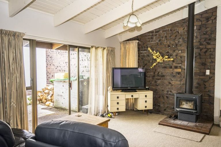 Photo of property in 5 Holyoake Place, Chatswood, Auckland, 0626