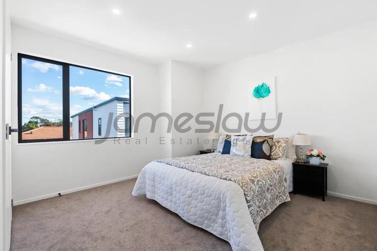 Photo of property in 5/5 Chevis Place, Pakuranga, Auckland, 2010