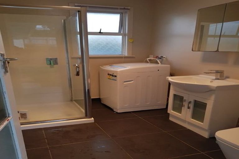 Photo of property in 13 Barclay Street, Newlands, Wellington, 6037