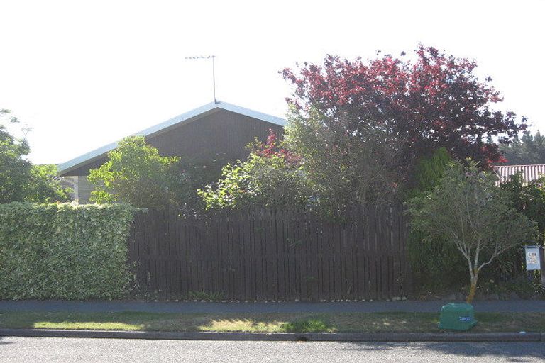 Photo of property in 1/41 Valecrest Avenue, Parklands, Christchurch, 8083