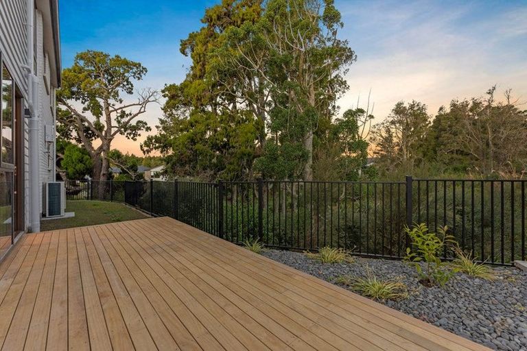 Photo of property in 27 Tannaghmore Drive, Flat Bush, 2019
