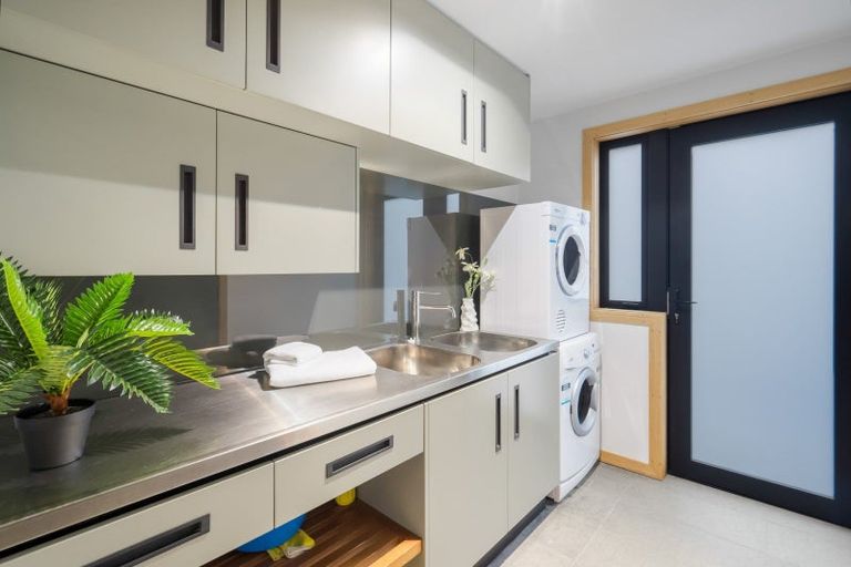 Photo of property in 51 Pacific Parade, Army Bay, Whangaparaoa, 0930