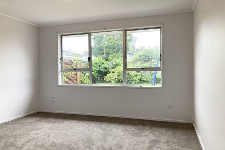 Photo of property in 69 Kemp Road, Massey, Auckland, 0614