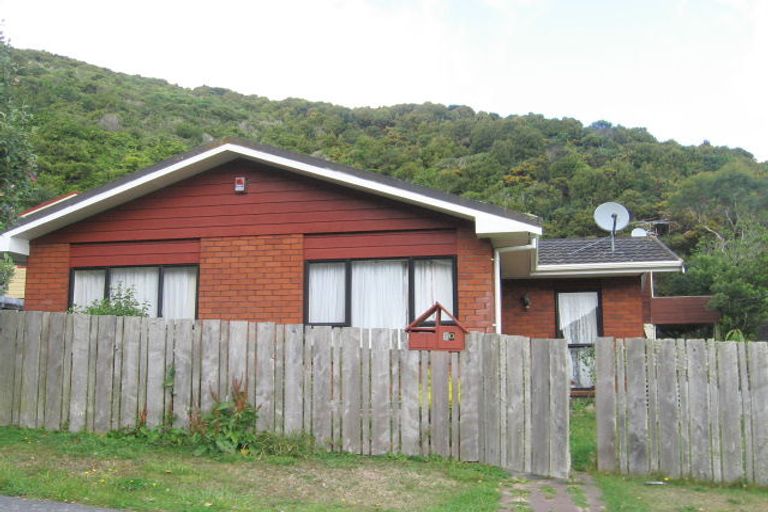 Photo of property in 10 Parsons Glen, Karori, Wellington, 6012